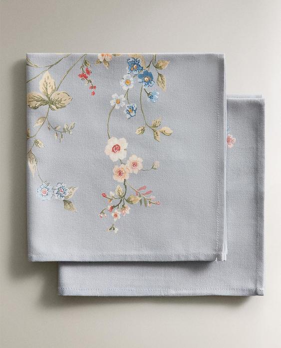 FLERPACK SMÅ BLOMMIGA SERVETTER (2-PACK)
