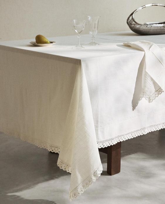 NAPPE COTON BRODÉE ET DENTELLE
