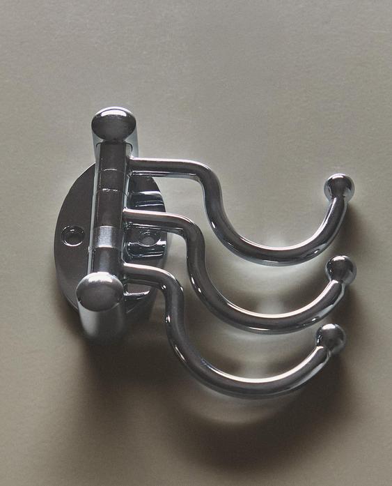 TRIPLE METAL HANGER