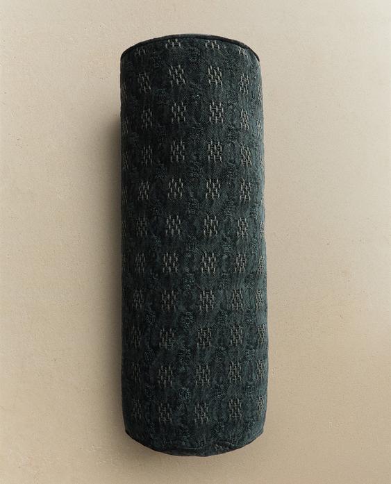 COJÍN BOLSTER JACQUARD