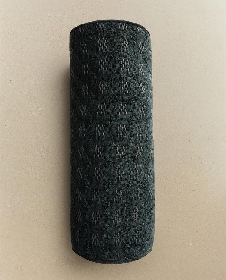 COJÍN BOLSTER JACQUARD