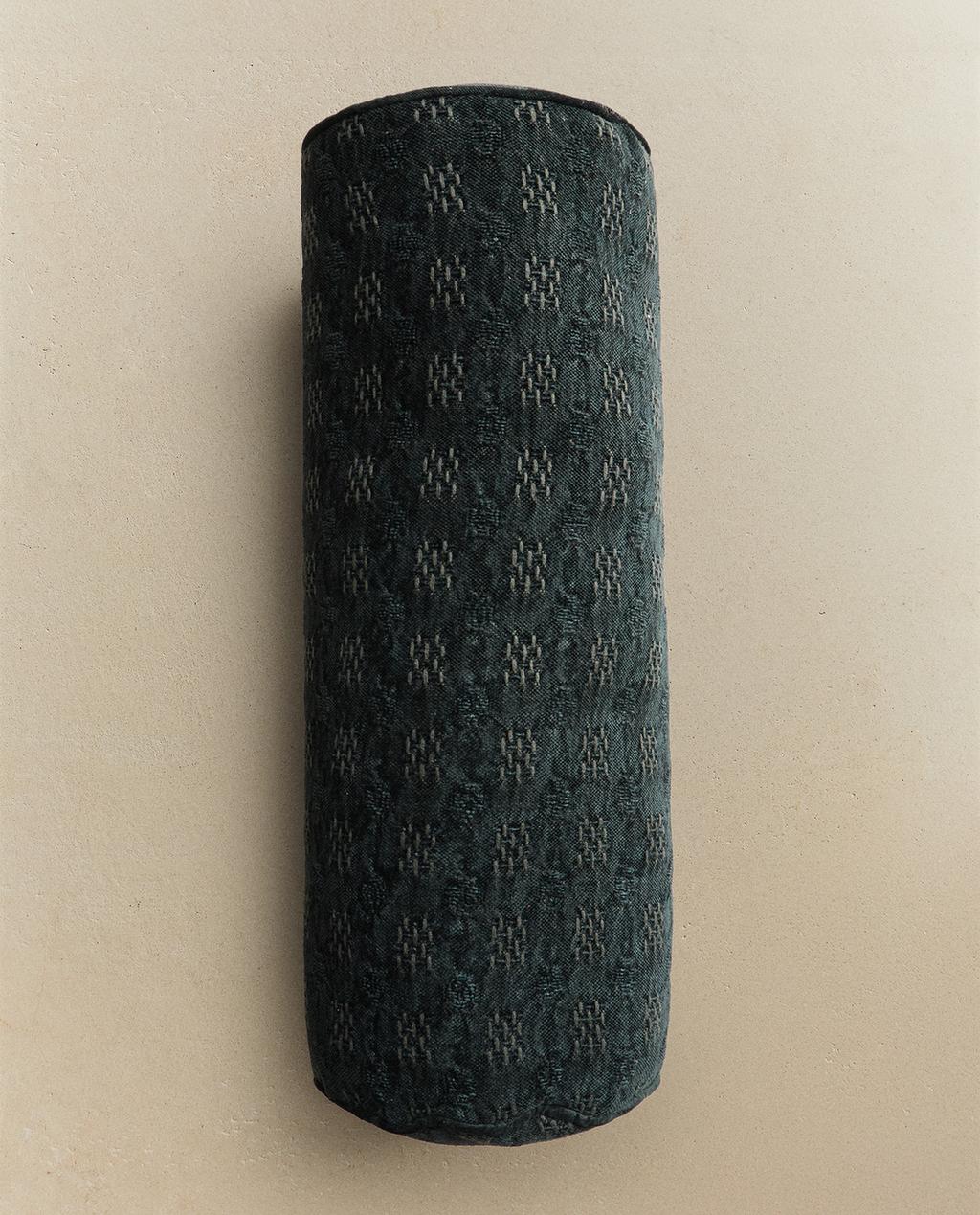 COJÍN BOLSTER JACQUARD