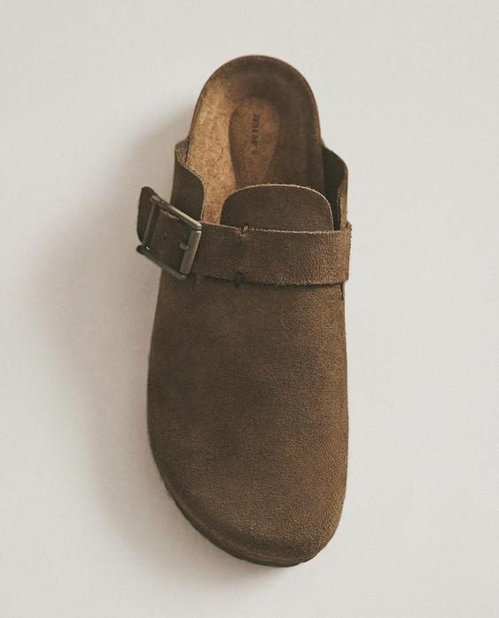 LEATHER CLOGS WITH BUCKLE AND TOPSTITCHING DETAIL