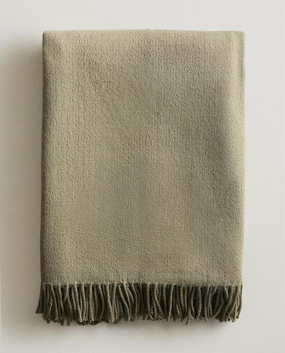 DECORATIVE FRINGED BLANKET