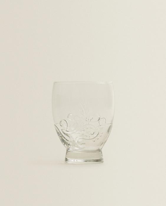 كوب من الزجاج بتصميم لأزهار بارزة
