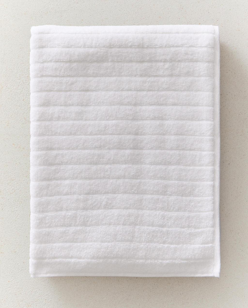 TEXTURED STRIPED BATH TOWEL