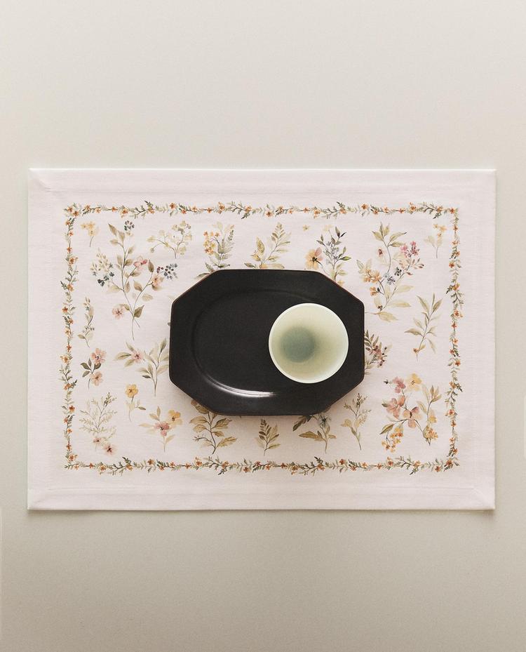 FLORAL PRINT RESIN-COATED PLACEMAT