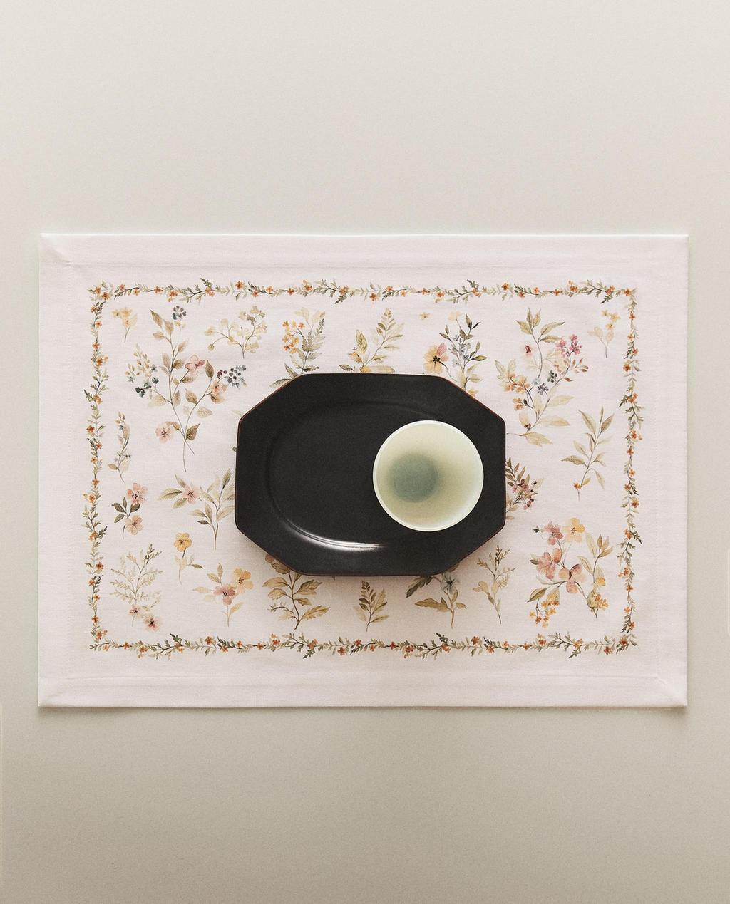 FLORAL PRINT RESIN-COATED PLACEMAT
