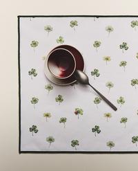 RESIN-COATED CLOVER PLACEMAT