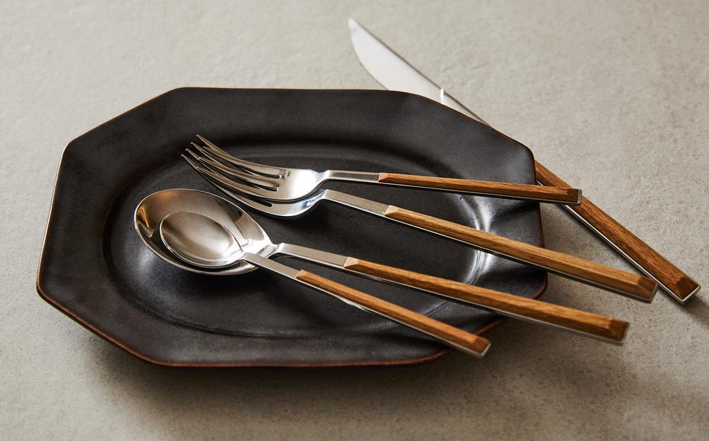 CUTLERY WITH WOOD-EFFECT HANDLE