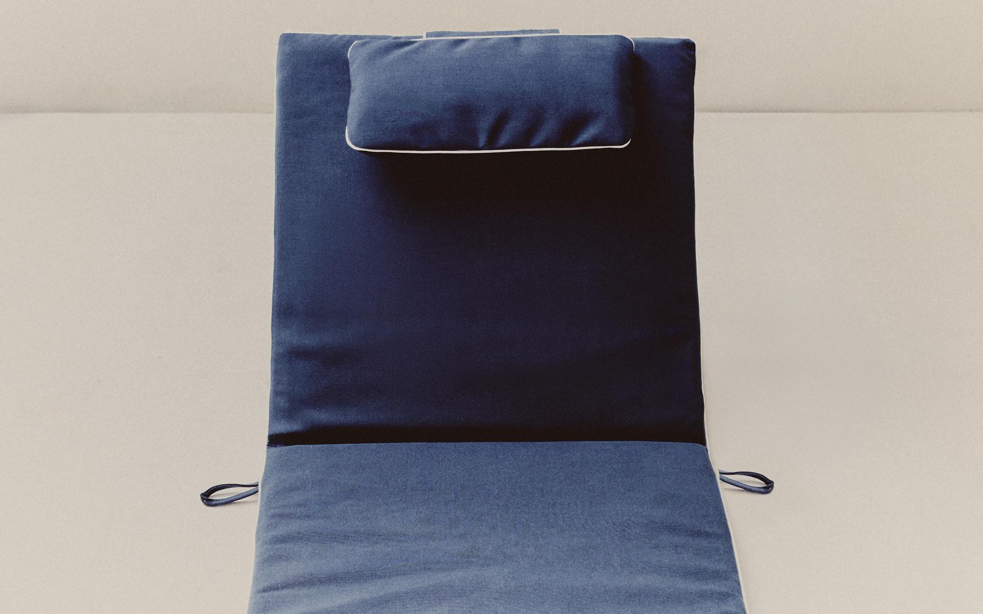 FOLDING BEACH GROUND LOUNGER