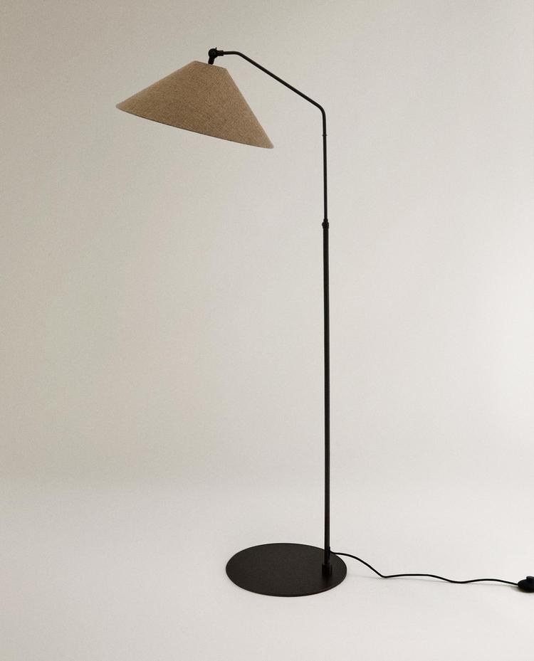 GOLVLAMPA I METALL