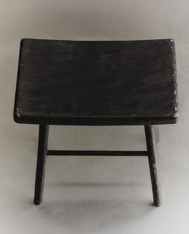 HAMMERED WOODEN STOOL