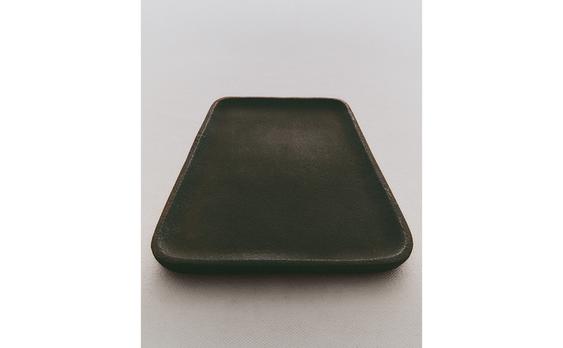 VASSOIO IN METALLO NERO
