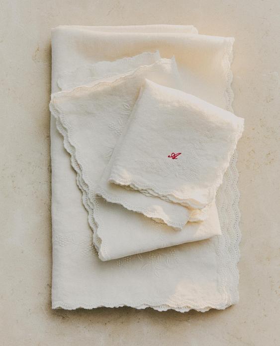 EMBROIDERED LINEN TOWEL