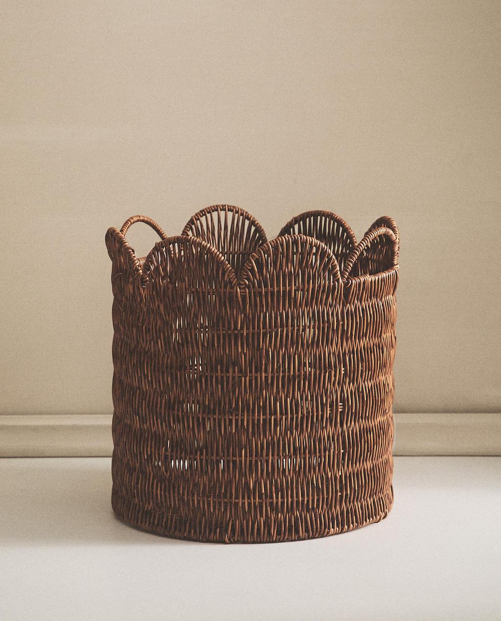 SCALLOPED ROUND RECYCLED PLASTIC BASKET