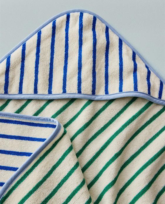 REVERSIBLE STRIPED HOODED BABY TOWEL