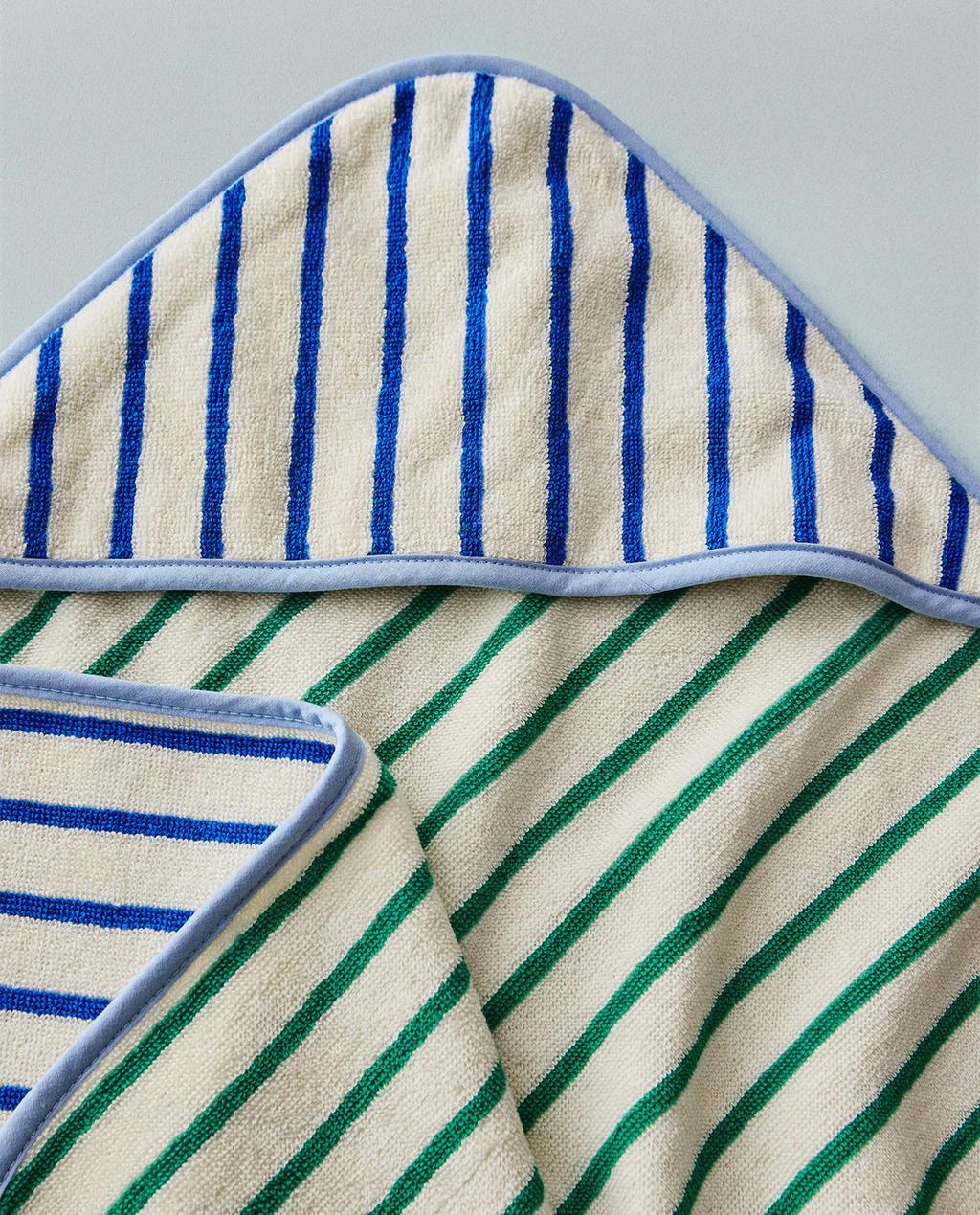REVERSIBLE STRIPED HOODED BABY TOWEL