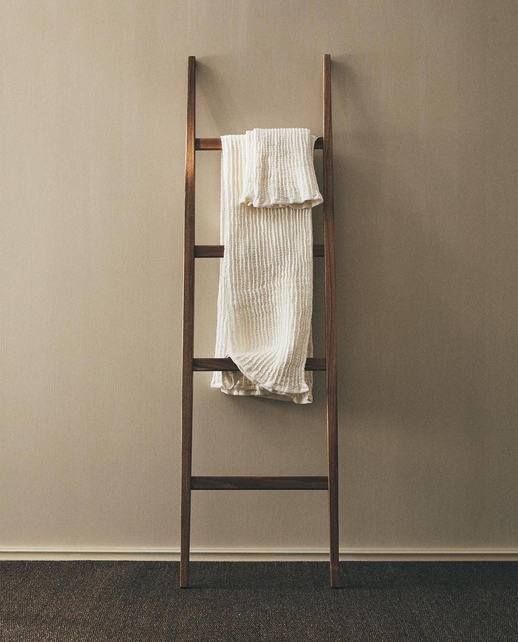 ACACIA TOWEL RACK