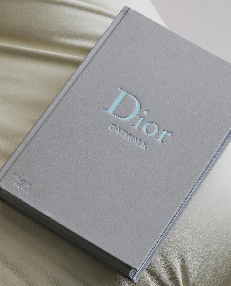 KNJIGA DIOR CATWALK (JEZIK: ENGLESKI)
