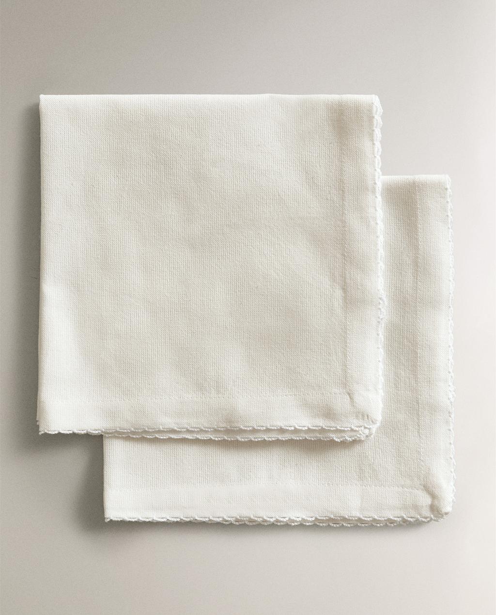 PACK OF PLAIN SCALLOPED NAPKINS (PACK OF 2)