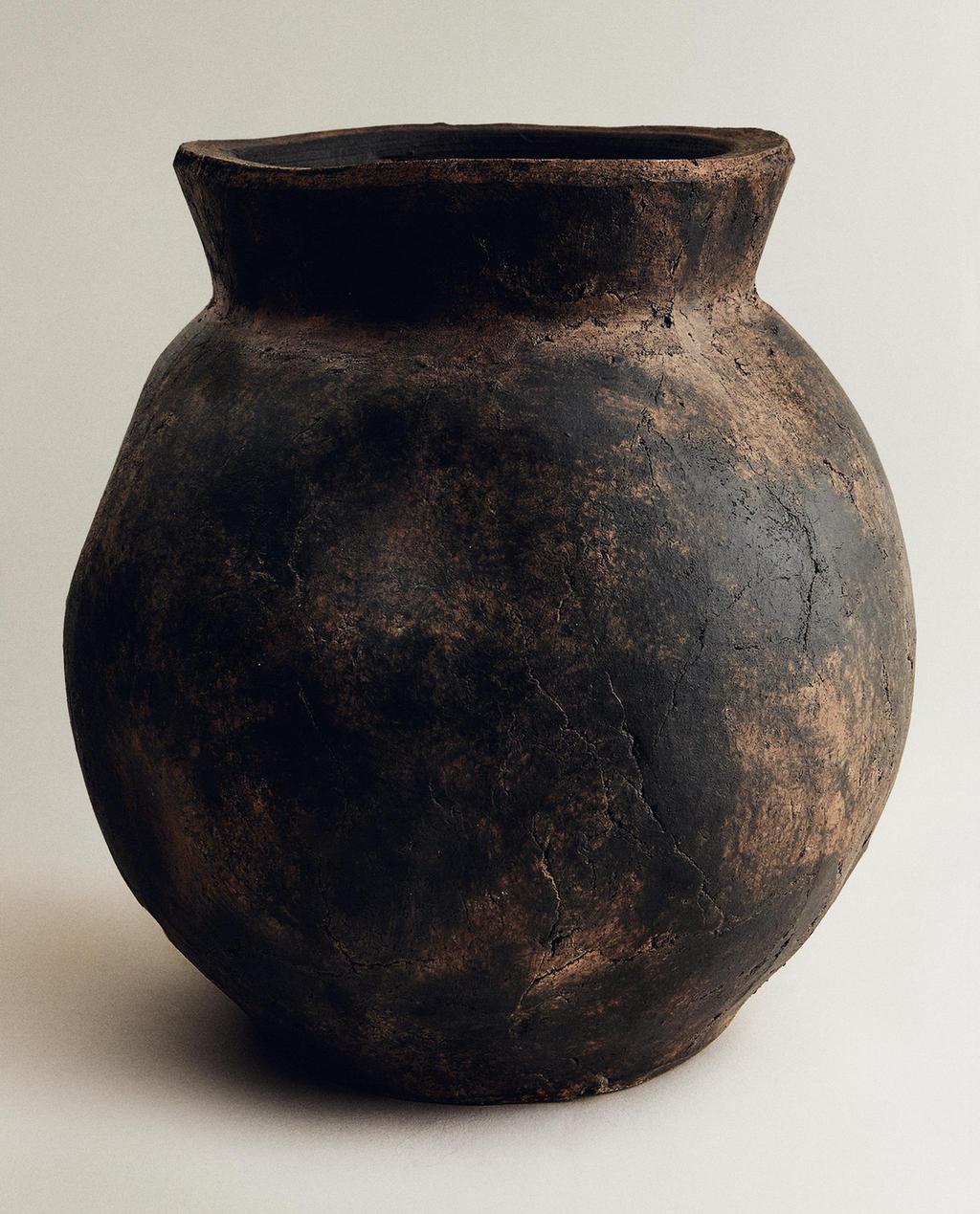 DECORATIVE OVAL CERAMIC VASE