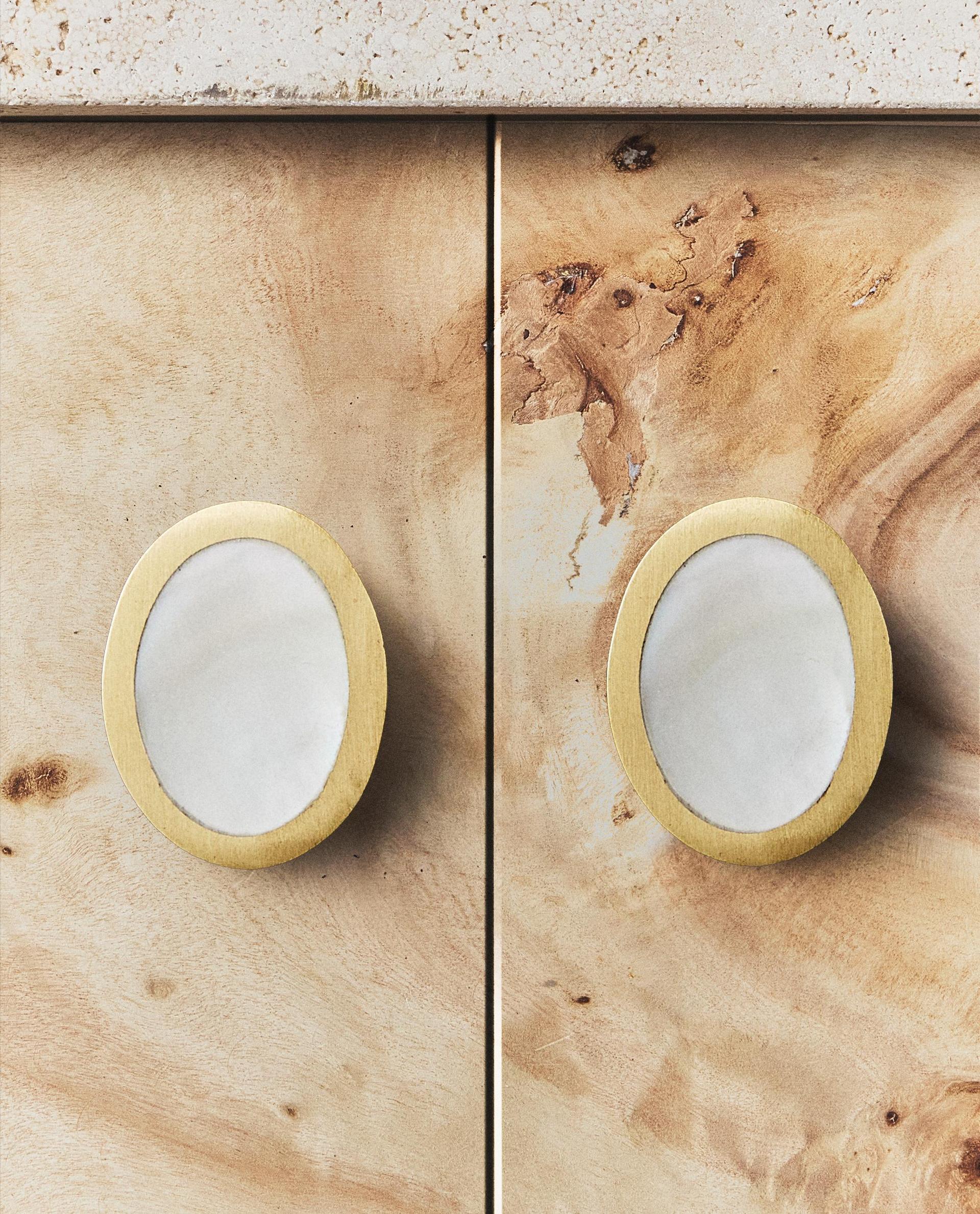 PACK OF OVAL MOTHER-OF-PEARL DOOR KNOBS (PACK OF 2)