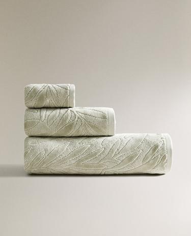 JACQUARD LEAF BATH TOWEL