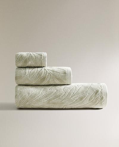 JACQUARD LEAF BATH TOWEL