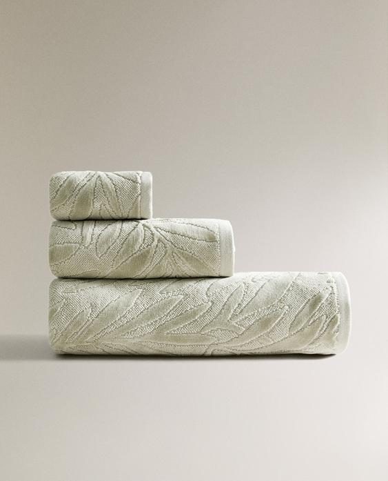 JACQUARD LEAF BATH TOWEL