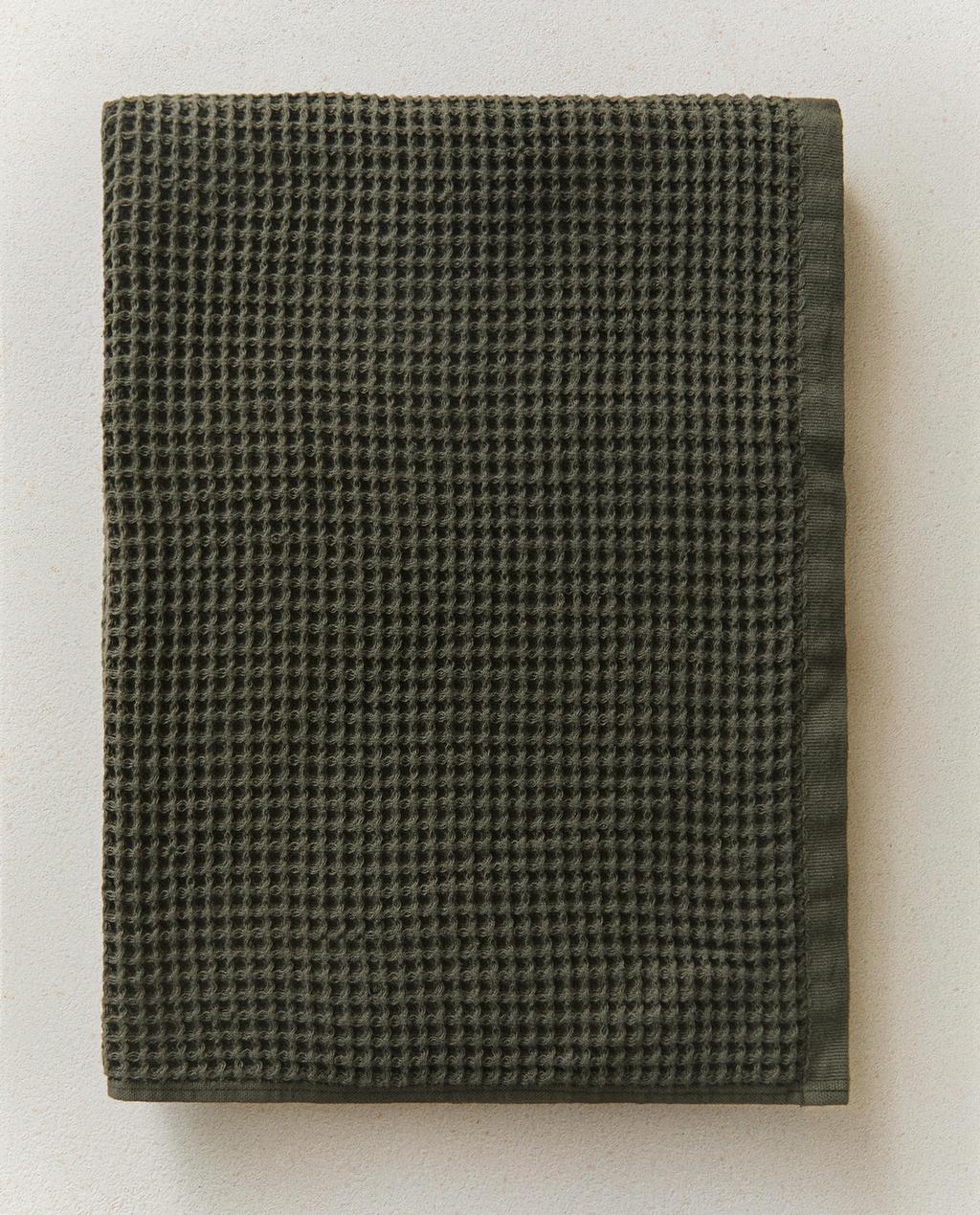 COTTON WAFFLE BATH TOWEL