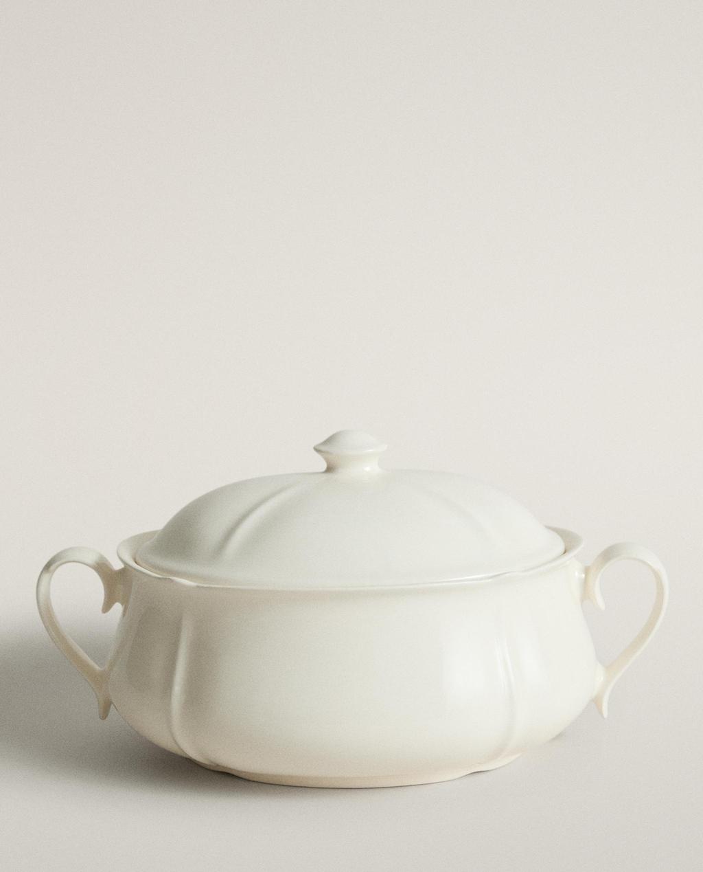 EARTHENWARE TUREEN WITH RAISED-DESIGN EDGE