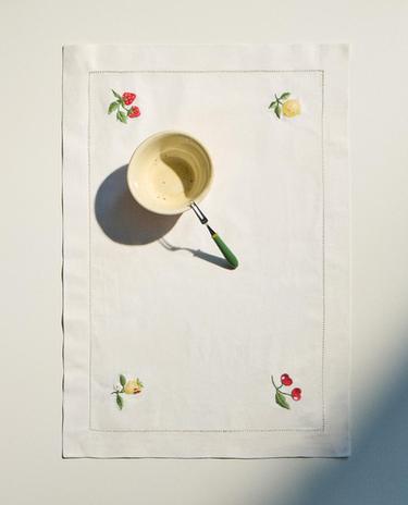 EMBROIDERED FRUIT PLACEMAT