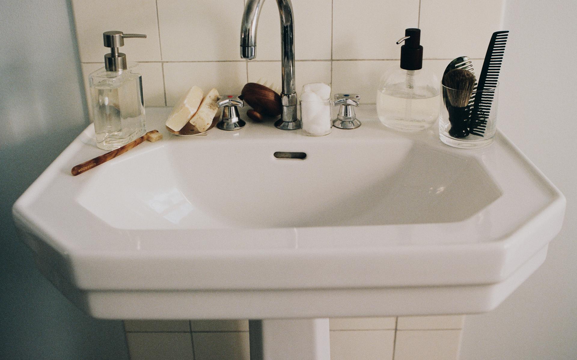 BATH ACCESSORIES AND MASSAGER