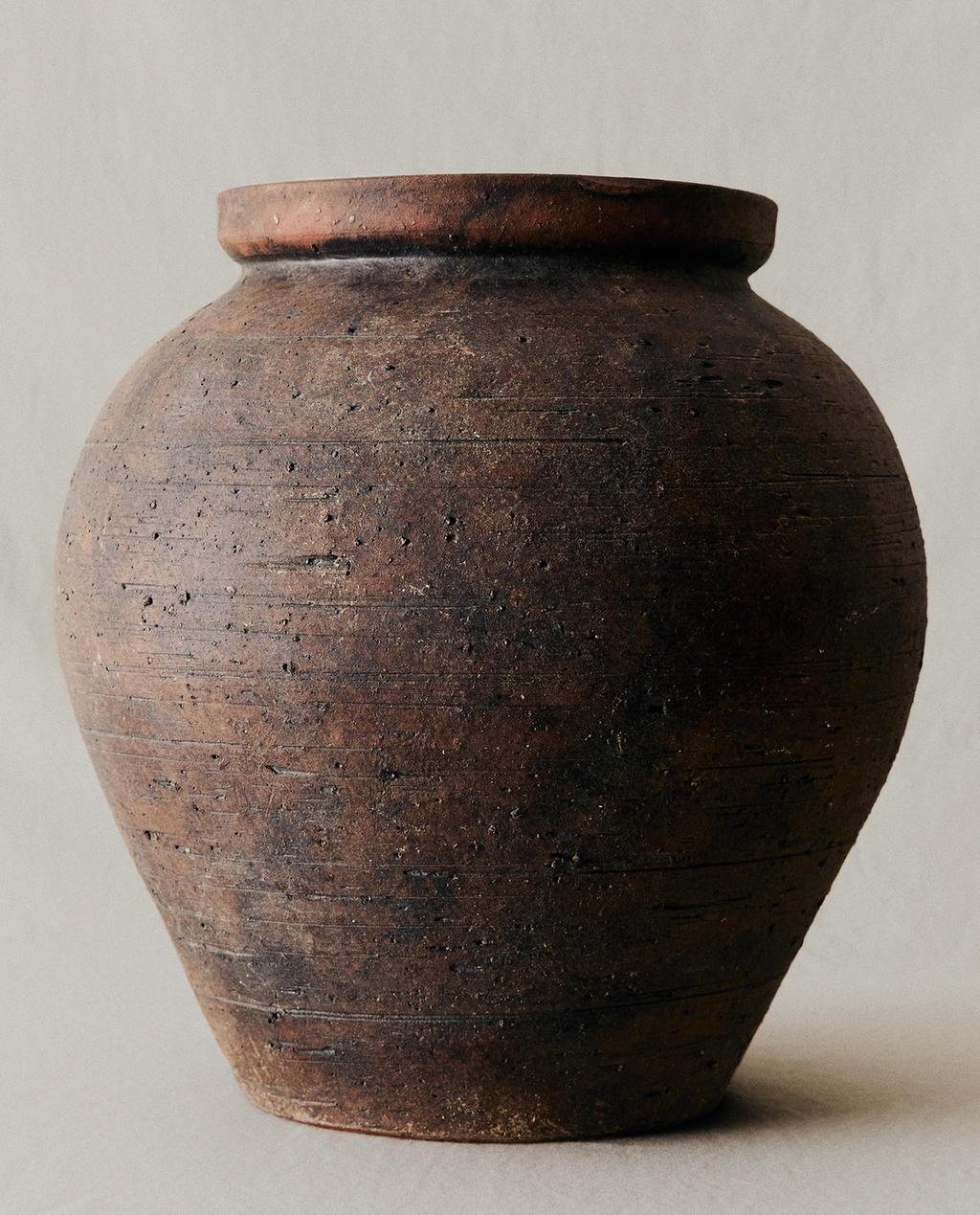 TEXTURED CERAMIC VASE