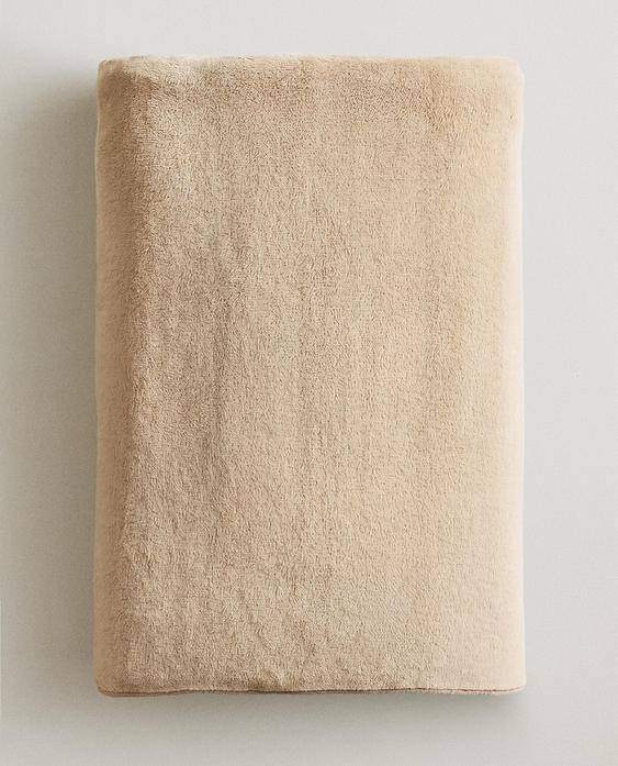 FLEECE BLANKET