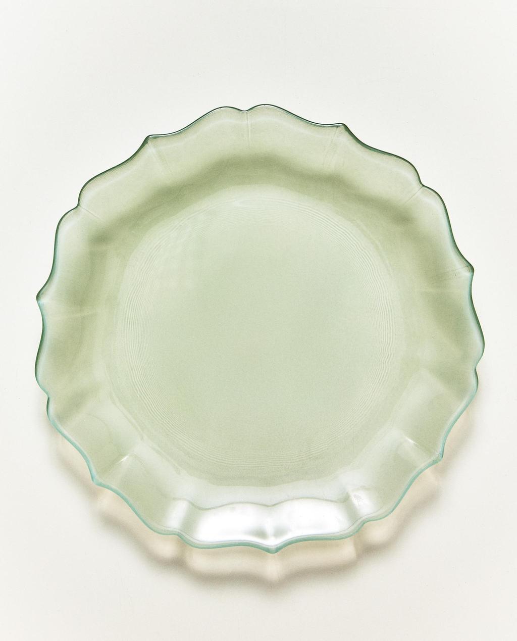 SCALLOPED GLASS DESSERT PLATE