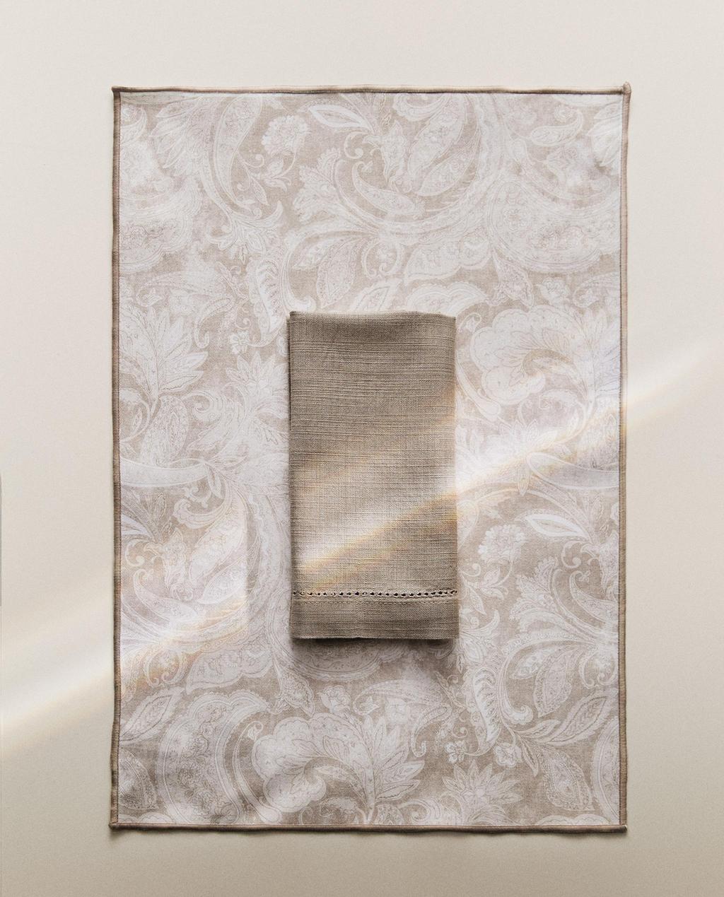 PAISLEY PRINT RESIN-COATED PLACEMAT