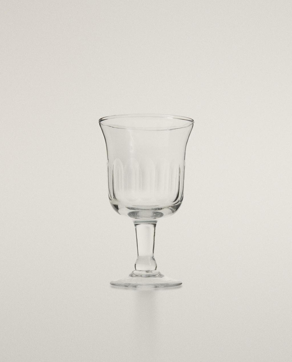 VERTICAL RAISED DESIGN GLASS