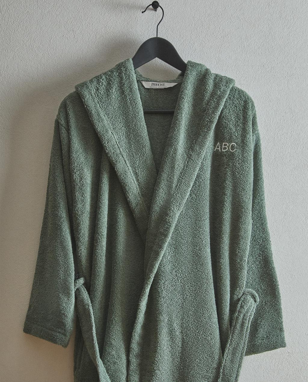 HOODED BATHROBE (360 GXM²)