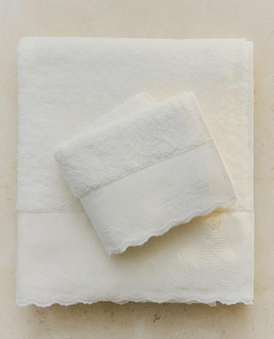 BATH TOWEL WITH LINEN BORDER