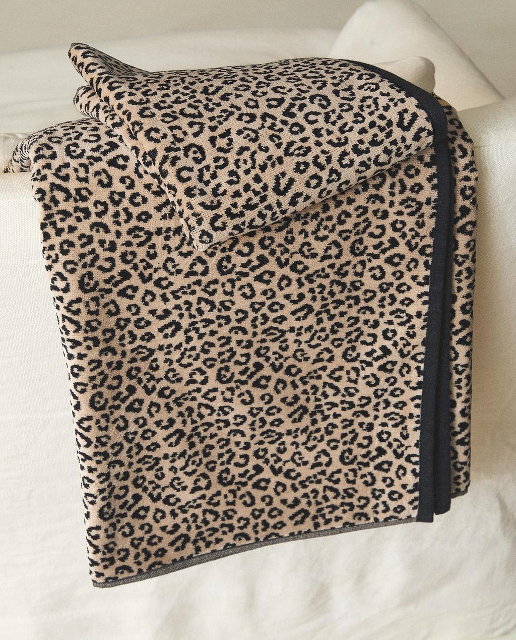 ANIMAL PRINT VELOUR BATH TOWEL