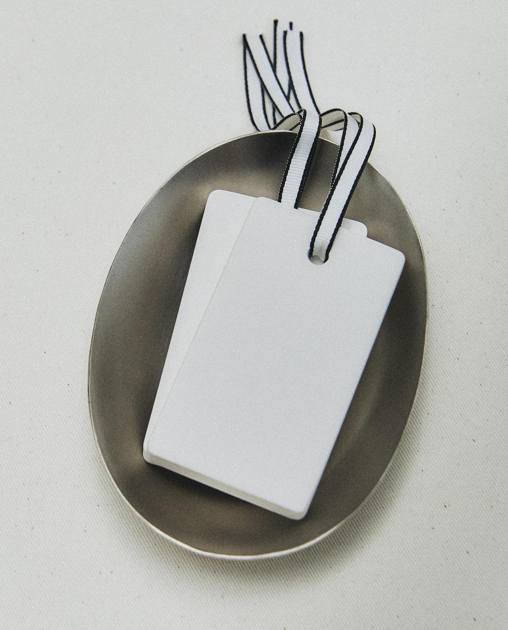 DUFTSTÄBCHEN FÜR DEN KLEIDERSCHRANK WHITE POWDERY (4ER-PACK)