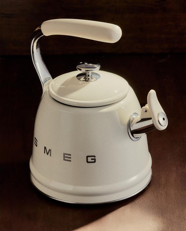 BOLLITORE CON FISCHIO SMEG