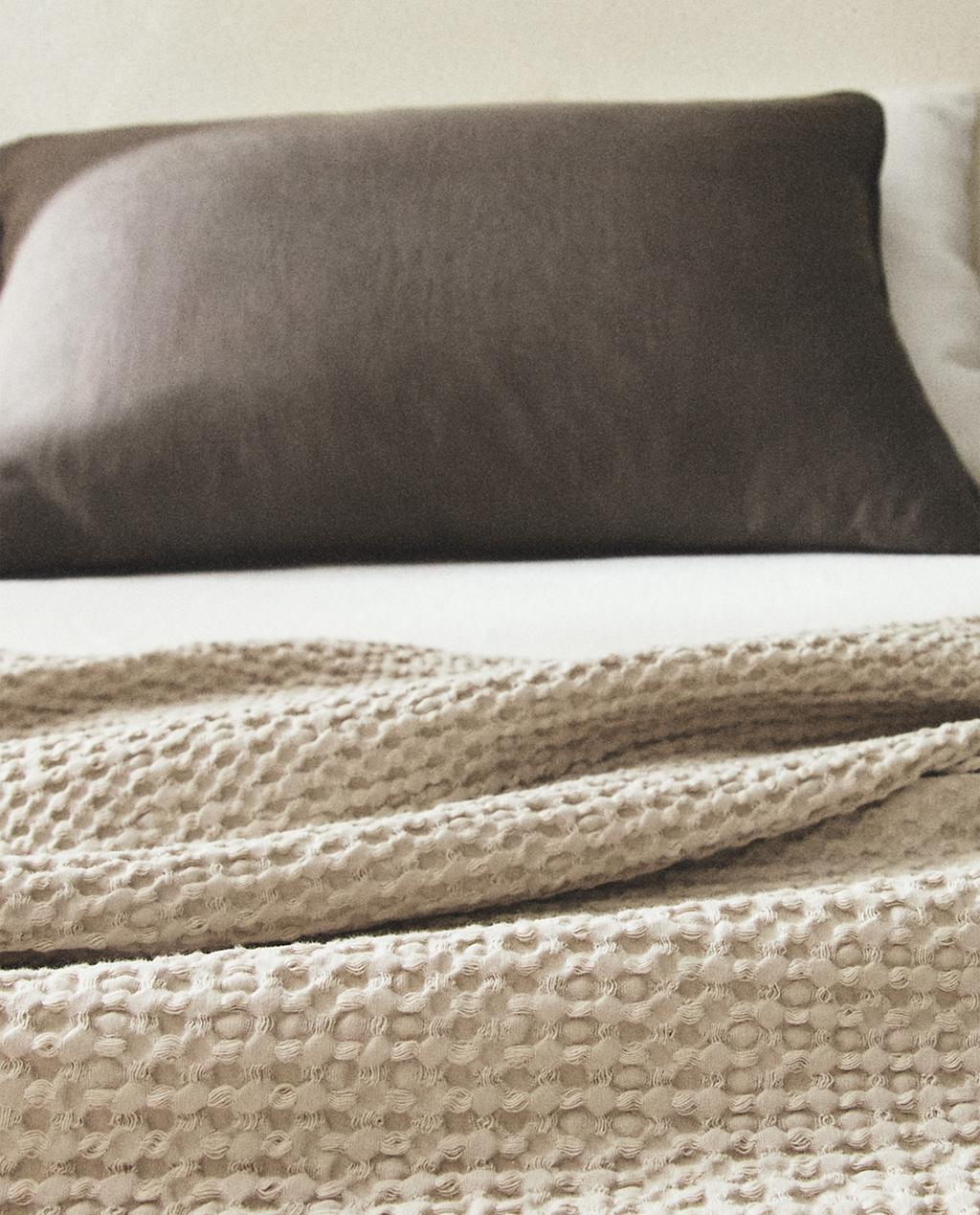 MINI WAFFLE KNIT BEDSPREAD