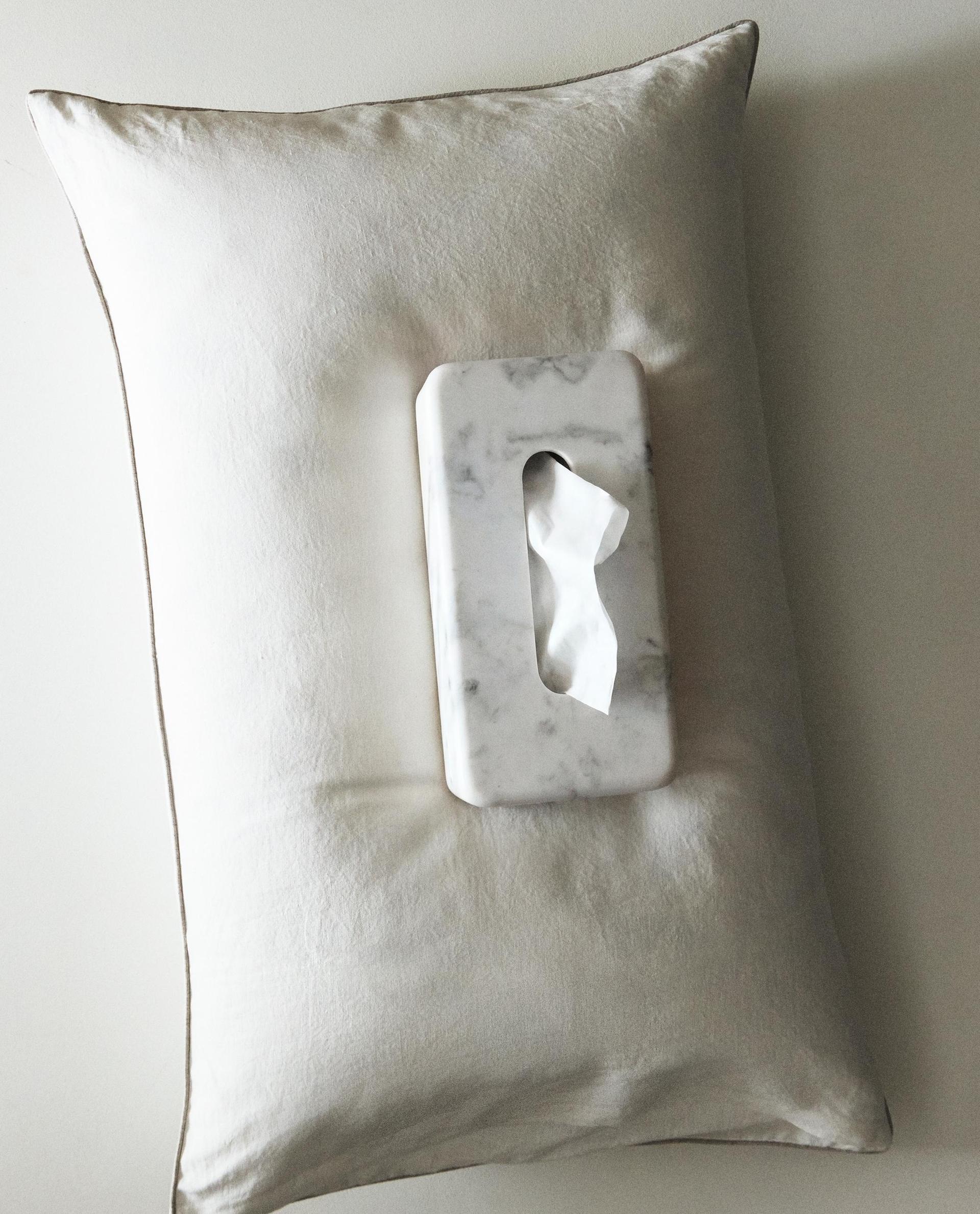 TISSUE BOX AND PILLOWCASE