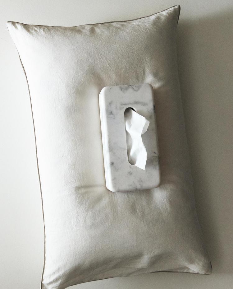 BOÎTE À MOUCHOIRS ET TAIE D’OREILLER