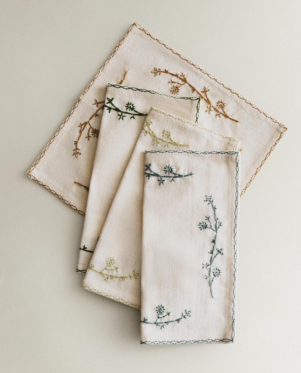 CONJUNTO DE GUARDANAPOS COM BORDADO VEGETAL (CONJUNTO DE 4)