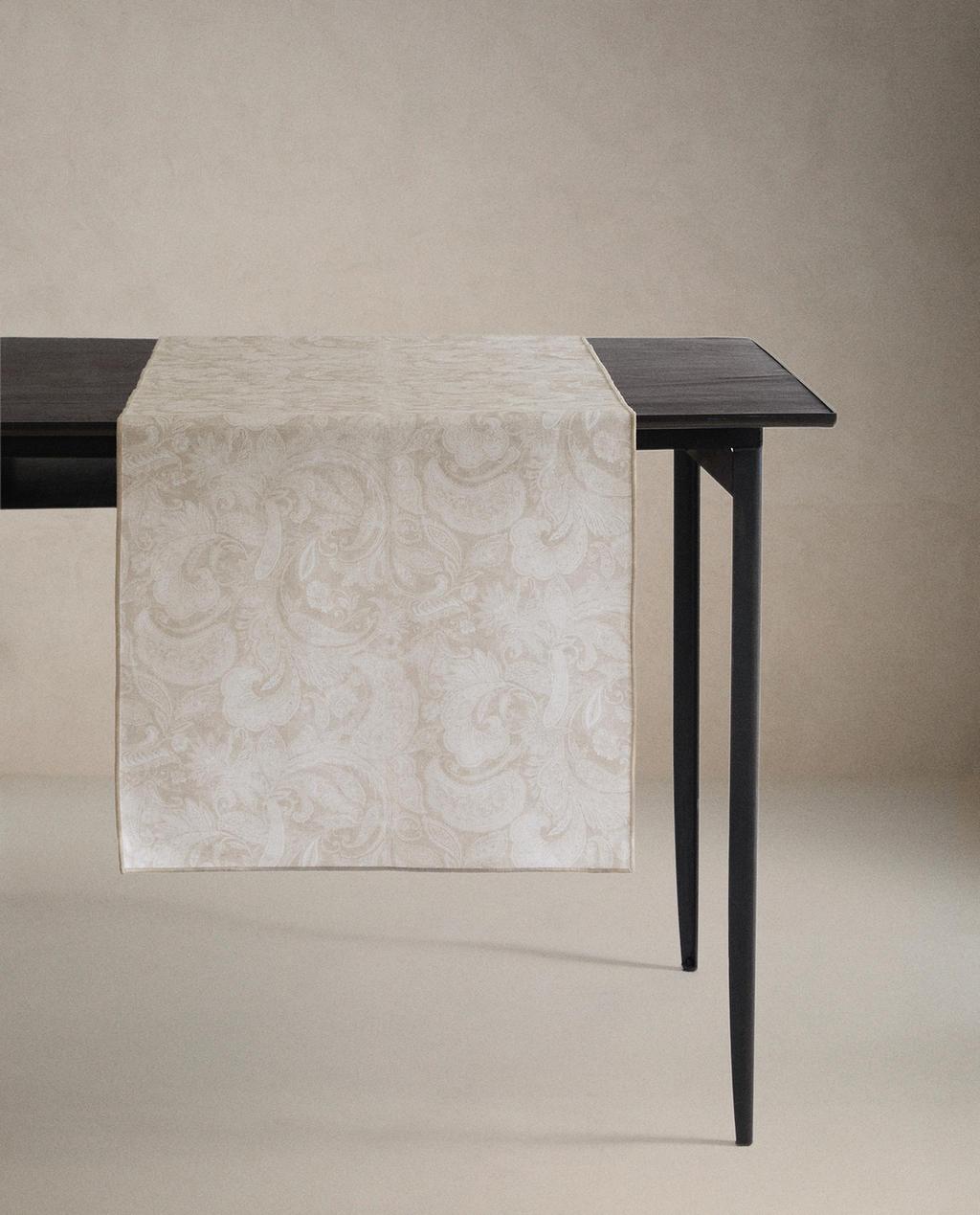 RESIN-COATED PAISLEY PRINT TABLE RUNNER