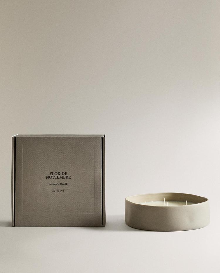 (590 G) VELA AROMÁTICA FLOR DE NOVIEMBRE